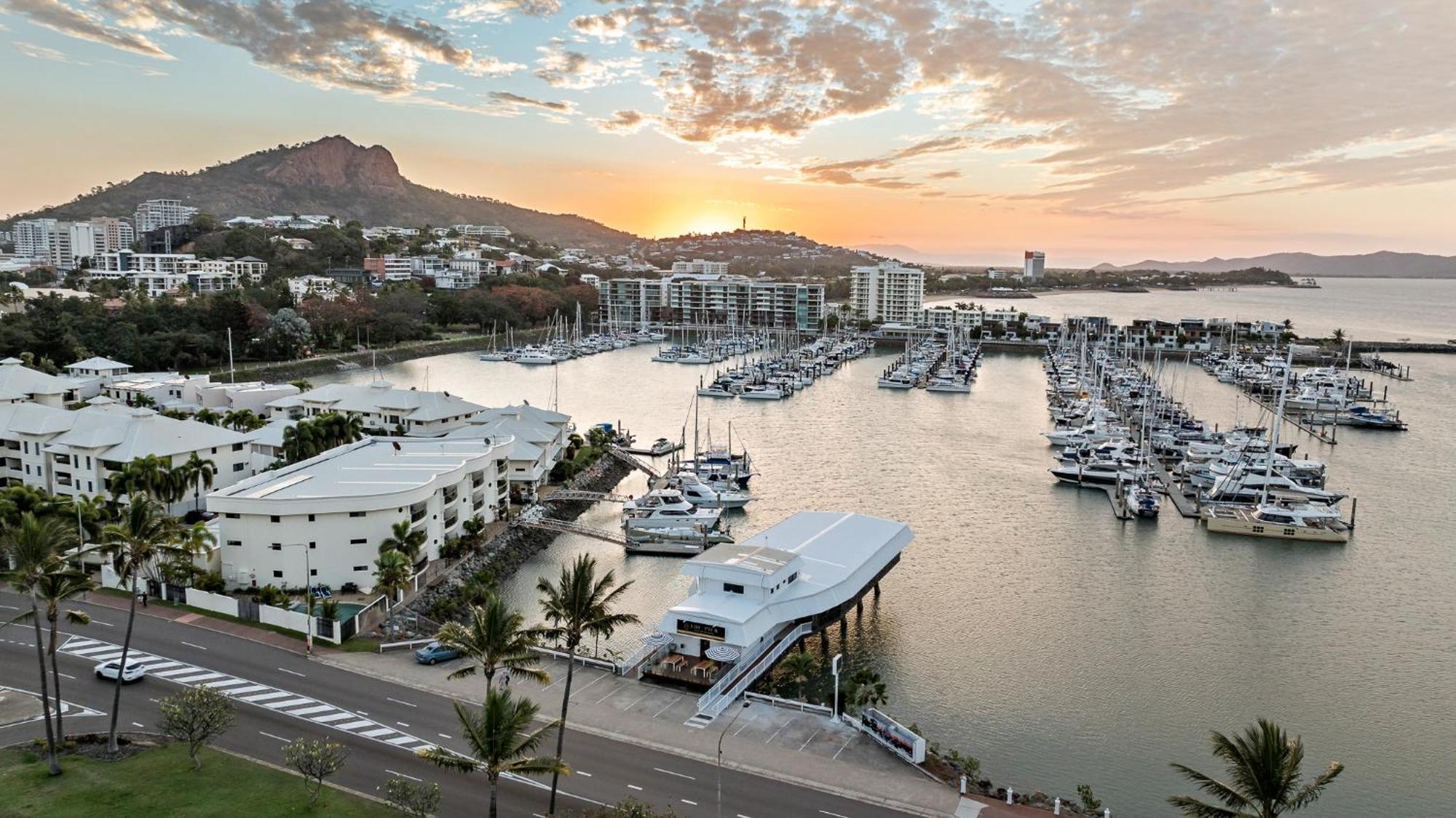 The Pier Pods On The Water- 50M From Townsville Bus Terminal And Ferry Terminal- Passport Id Requried Exterior foto