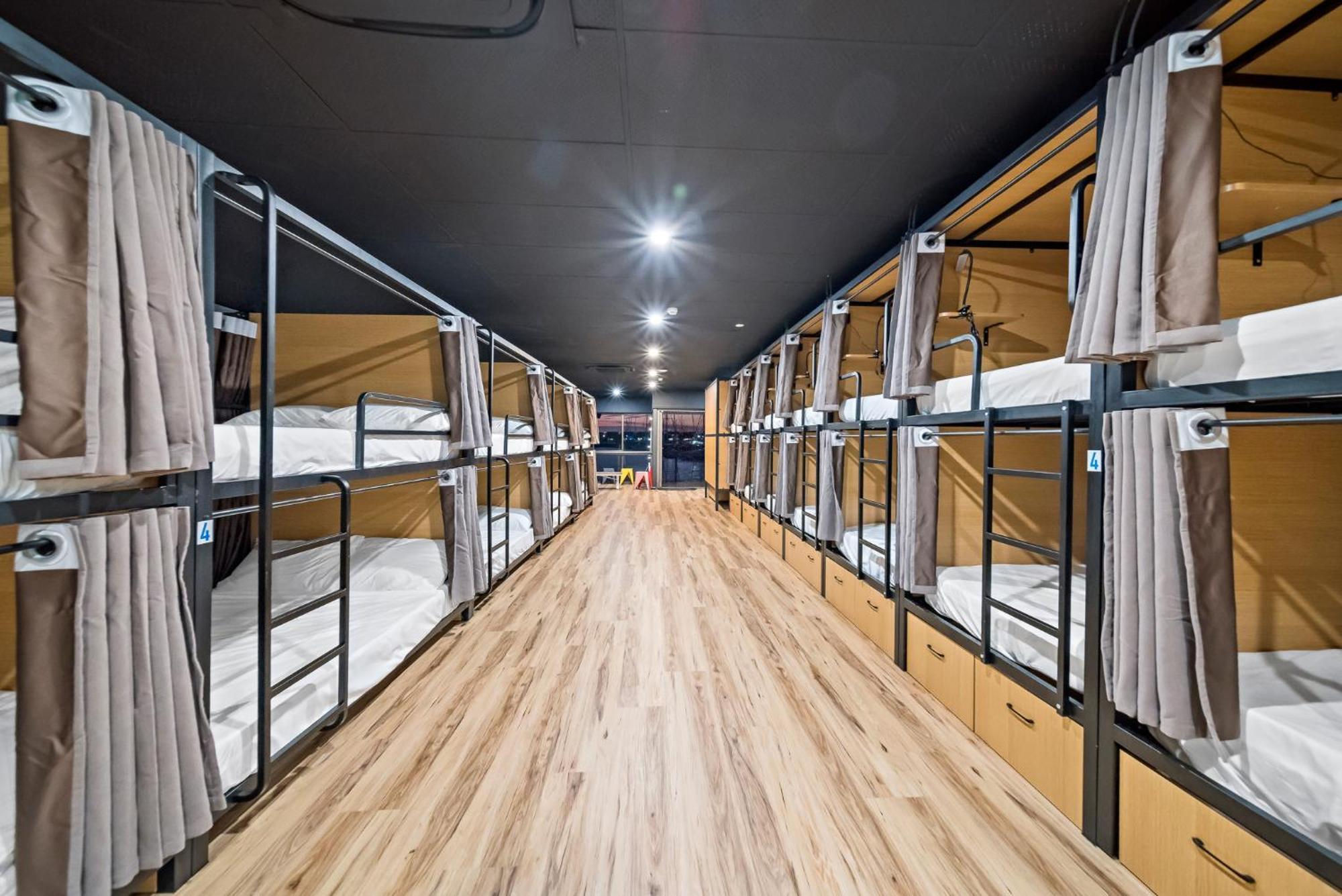 The Pier Pods On The Water- 50M From Townsville Bus Terminal And Ferry Terminal- Passport Id Requried Exterior foto